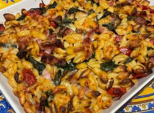 Une photo de Gratin de gnochettis aux épinards, lard et tomates