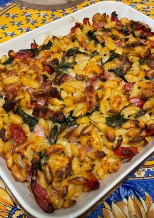 Une photo de Gratin de gnochettis aux épinards, lard et tomates