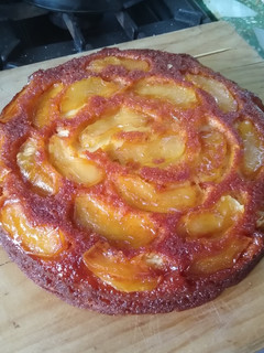 Una foto de Torta de manzana invertida