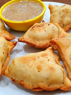 સમોસા (Samosa Recipe in Gujarati) રેસીપી મુખ્ય ફોટો