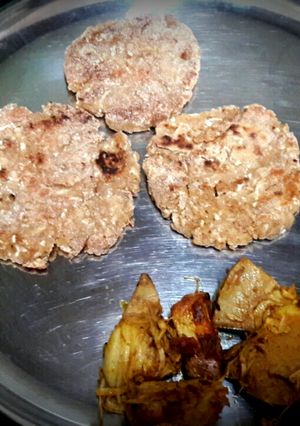 A picture of Kuttu atta roti with jackfruit veggie.