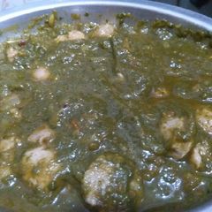 A picture of Palak puree with Soya Nugget.