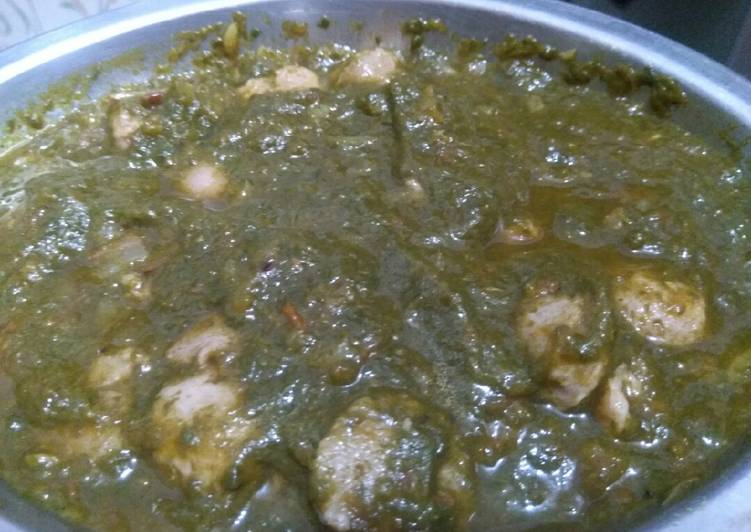 Palak puree with Soya Nugget