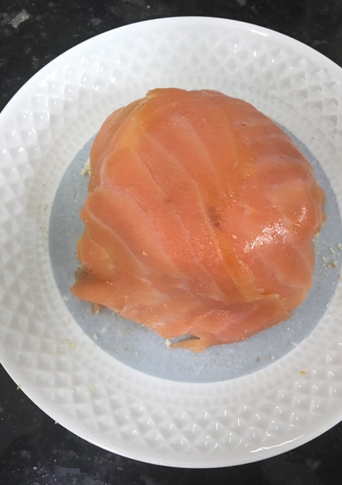 Una foto de Bombita de salmón, huevo y aguacate
