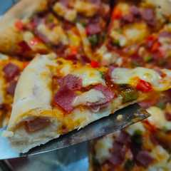 รูปของ Pizza Simple "ala pizzahut" home made