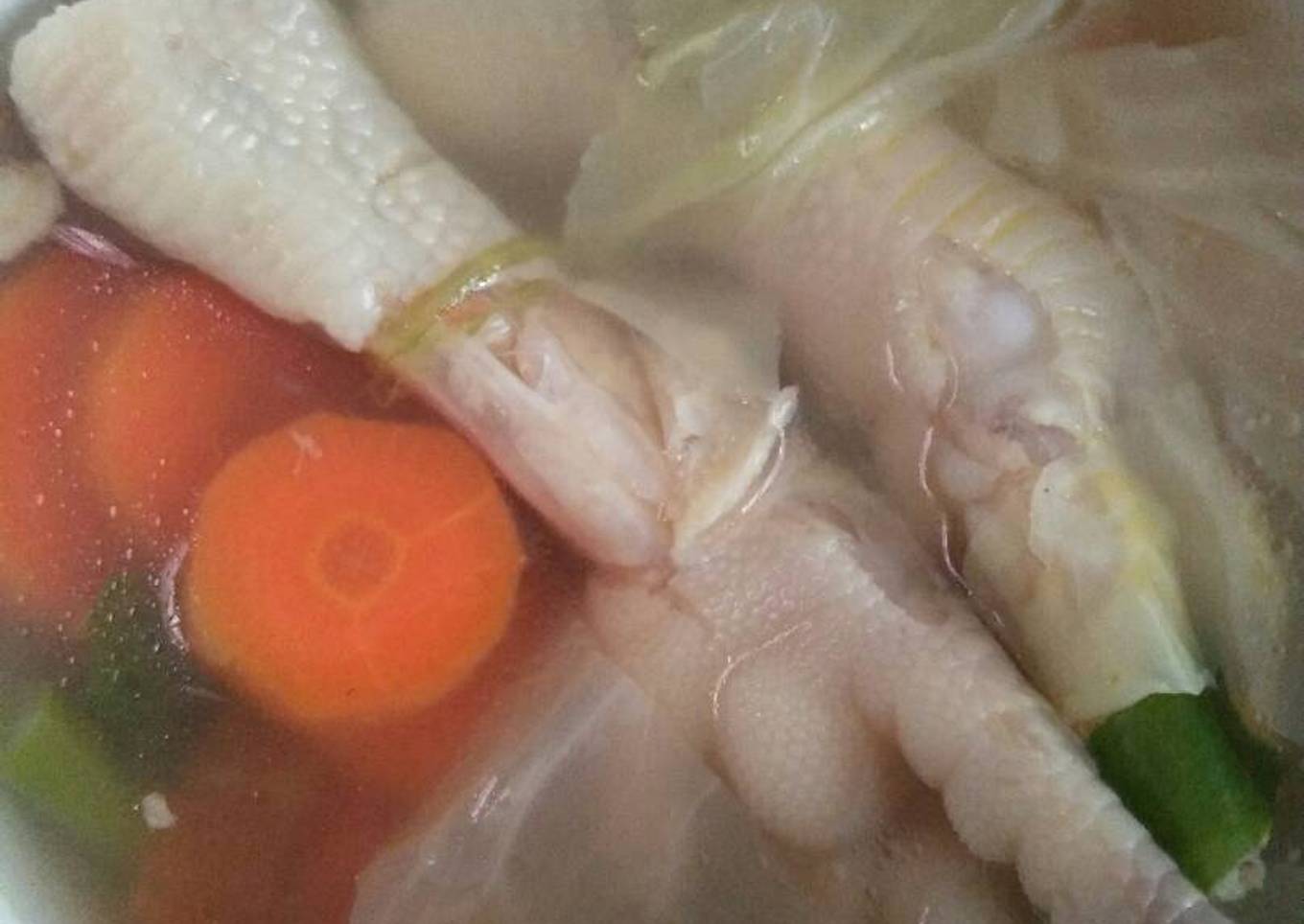 Sop sayuran plus ceker ayam