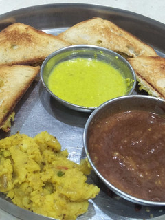 સેન્ડવીચ (Sandwich Recipe in Gujarati) રેસીપી મુખ્ય ફોટો