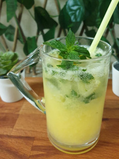 A picture of Mango Mojito 🥭🍋🧊🌿🍋🥭.