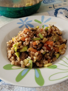 Foto di Insalata di farro con verdure grigliate 🍆🫑🥒
