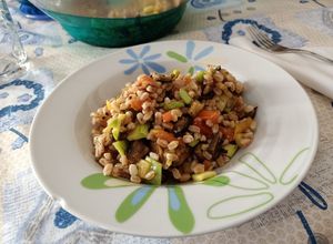 Foto di Insalata di farro con verdure grigliate 🍆🫑🥒