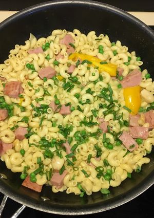 Una foto de Pasta con Jamón-Crema de Maíz-Guisantes
