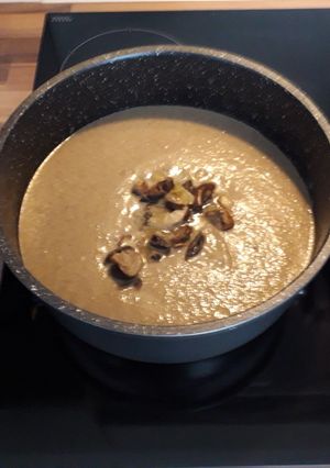 A picture of Mushroom Soup.