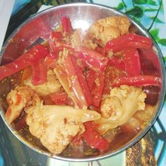 A picture of Carrot and Gobhi ka pickle.