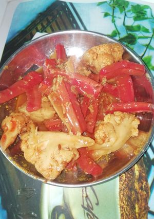 A picture of Carrot and Gobhi ka pickle.