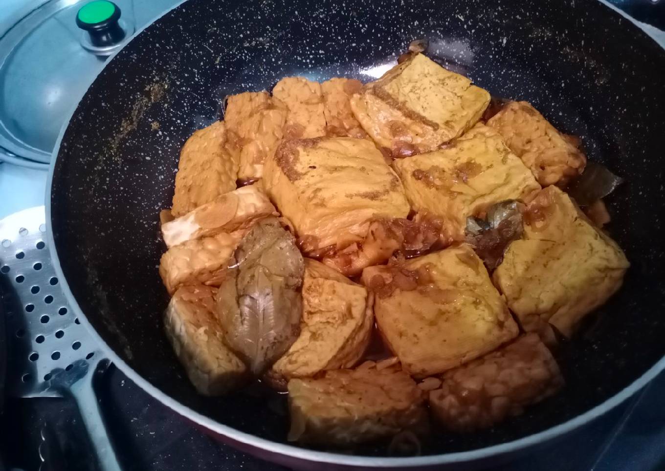Ungkepan Tempe Tahu Bacem (Bumbu Iris)