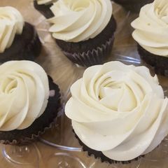 A picture of Chocolate delight cupcakes.