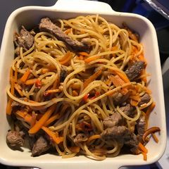 Fried spaghetti with carrots and beef A picture of Fried spaghetti with carrots and beef.