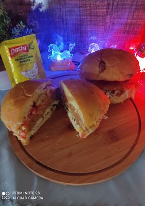 A picture of Anday wala burger 🍔🍔🍔.
