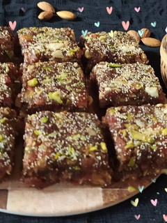 ખજૂર પાક(Khajoor pak recipe in Gujarati) રેસીપી મુખ્ય ફોટો