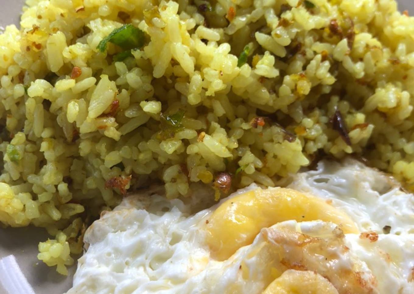 Nasi goreng kunyit