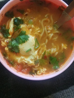 முட்டை நூடுல்ஸ் சூப் (muttai noodles soup recipe in tamil) செய்முறை முக்கிய புகைப்படம்