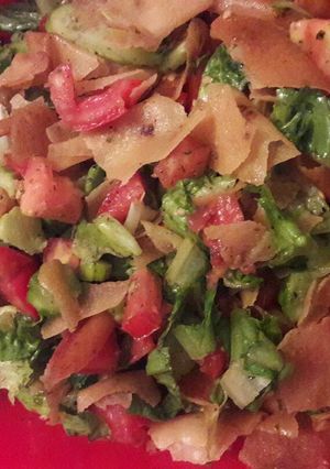 A picture of Fattoush with Boiled Bread.