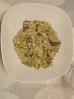 Una foto de Risotto de espárragos y setas shiitake con quinoa