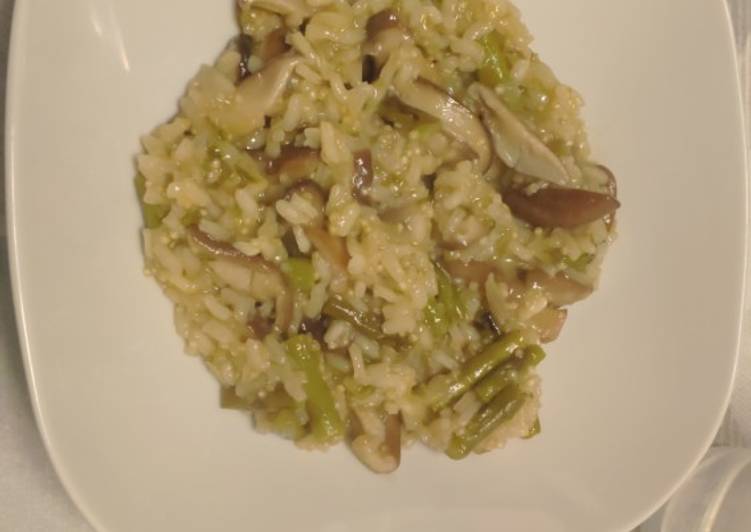 Risotto de espárragos y setas shiitake con quinoa