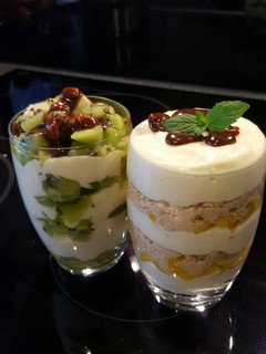 A picture of Mango Float in a cup.