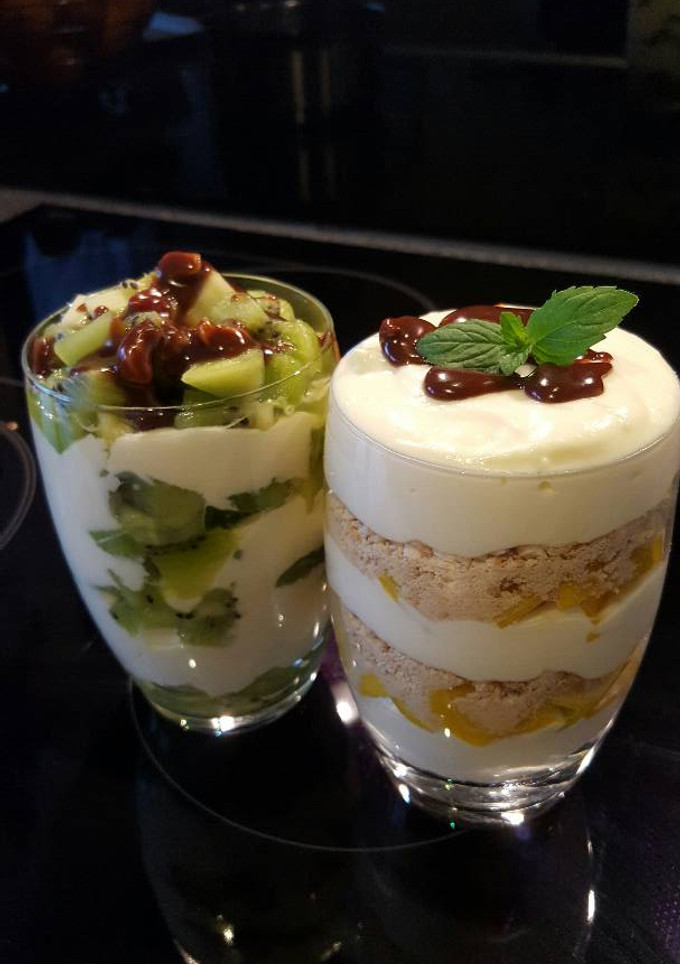 A picture of Mango Float in a cup.
