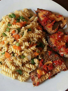 A picture of Macaroni with pappe fish.