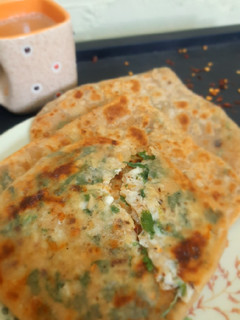 ચીઝ પરાઠા(Cheese Paratha recipe in gujarati) રેસીપી મુખ્ય ફોટો