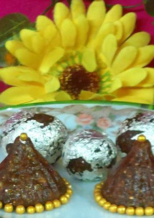 A picture of Healthy dry fruits laddu.