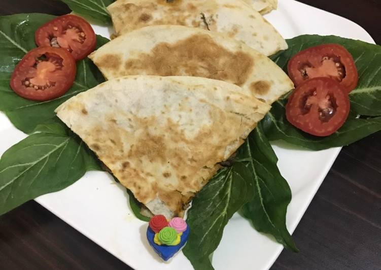 Recipe of Ultimate Spinach with tomato 🍅 sauce and 🧀 cheese wraps/quesadillas