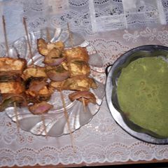 A picture of Paneer Tikka With green dip.