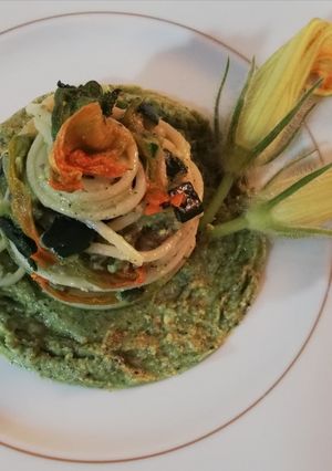 Foto di Spaghetti con crema di zucchine e fiori di zucca 🌷