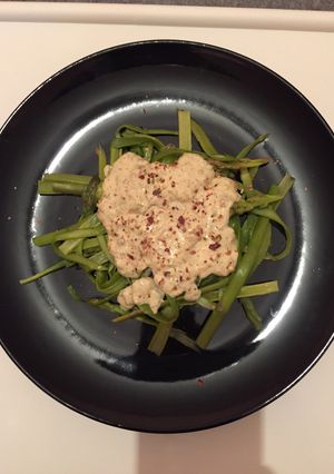 Foto principal de Espárragos con salsa de pistacho