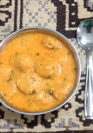 રસાવાળા મુઠિયા(Rasavala muthiya recipe in Gujarati) રેસીપી મુખ્ય ફોટો