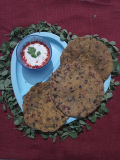 બાજરા- મેથી ના ઢેબરા (Bajara Methi Dhebra Recipe In Gujarati) રેસીપી મુખ્ય ફોટો