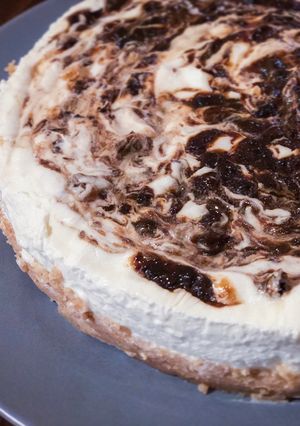 Foto di Cheesecake allo yogurt greco e salsa di prugne senza glutine e lattosio per #lavideoscuoladicookpad