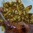 Confit de pato con manzana y salsa de mango