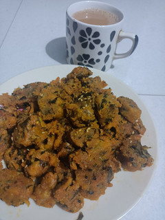 મેથી ના મુઠીયા (Methi Muthia Recipe In Gujarati) રેસીપી મુખ્ય ફોટો