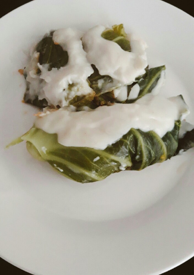 Una foto de Repollo Relleno con Pollo y Salsa Blanca