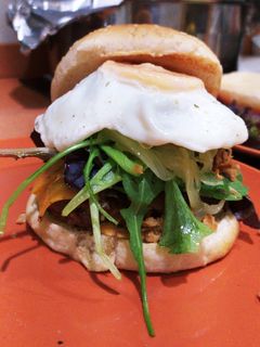 Una foto de Hamburguesa de Carne de Caballo 🐎