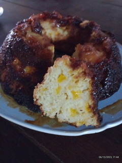 Una foto de Torta invertida de Manzana y con durazno 🍑