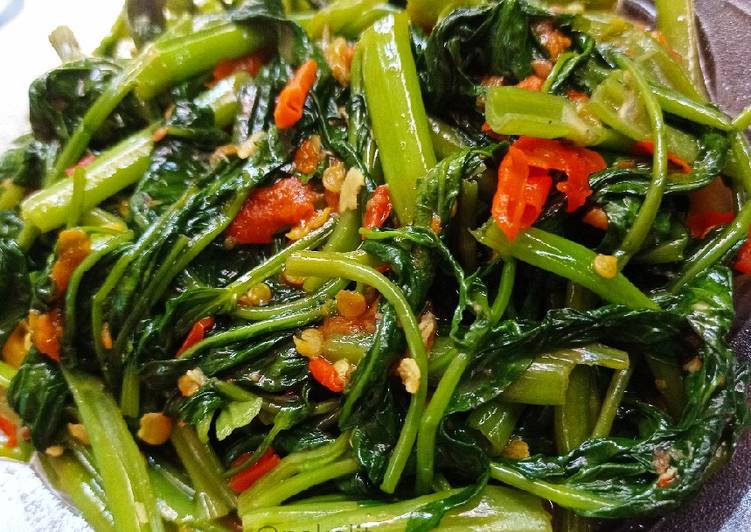 3 Cara Membuat Tumis Kangkung Sambel Terasi Pedas Yang Cepat