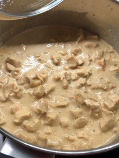 Tejszínes csirke gluténmentesen recept fotója