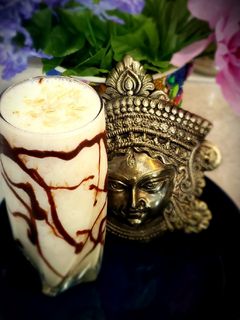 A picture of Banana melonseeds shake.