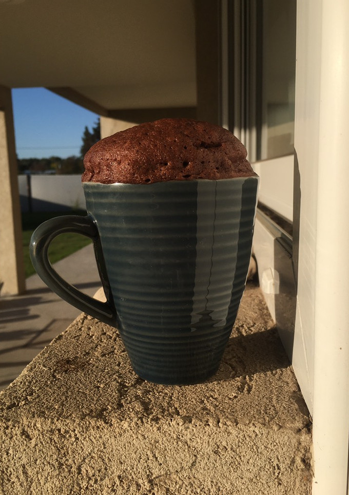 Una foto de Torta de chocolate en taza para microondas! Súper fácil, rápida y rica 🧉❤️