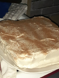 Una foto de Bizcocho con crema y manjar🍰